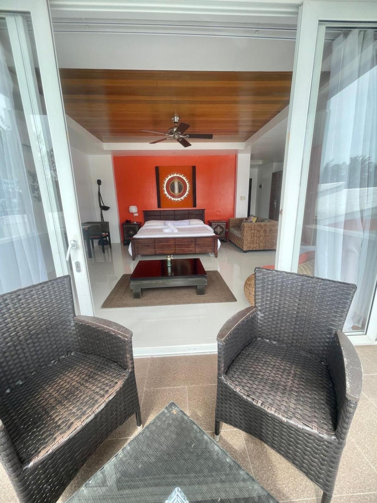 Calypso Beach And Dive Resort Manoc-Manoc Bagian luar foto