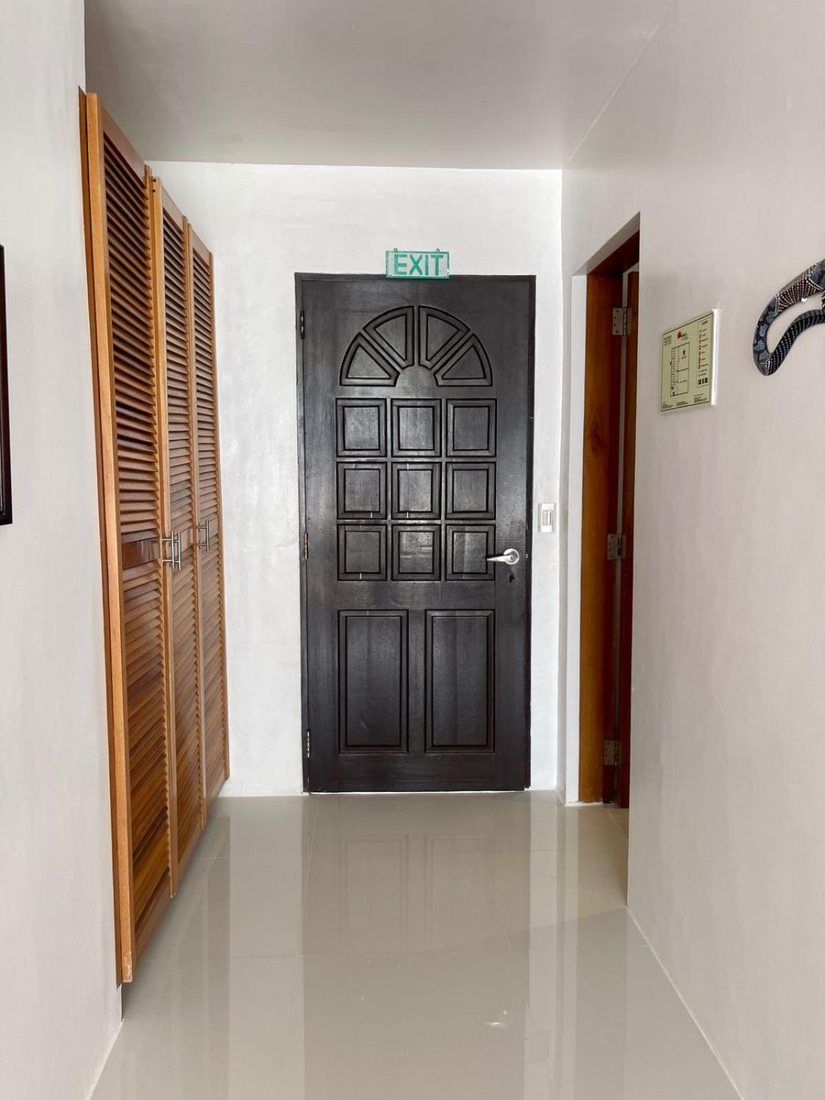 Calypso Beach And Dive Resort Manoc-Manoc Bagian luar foto
