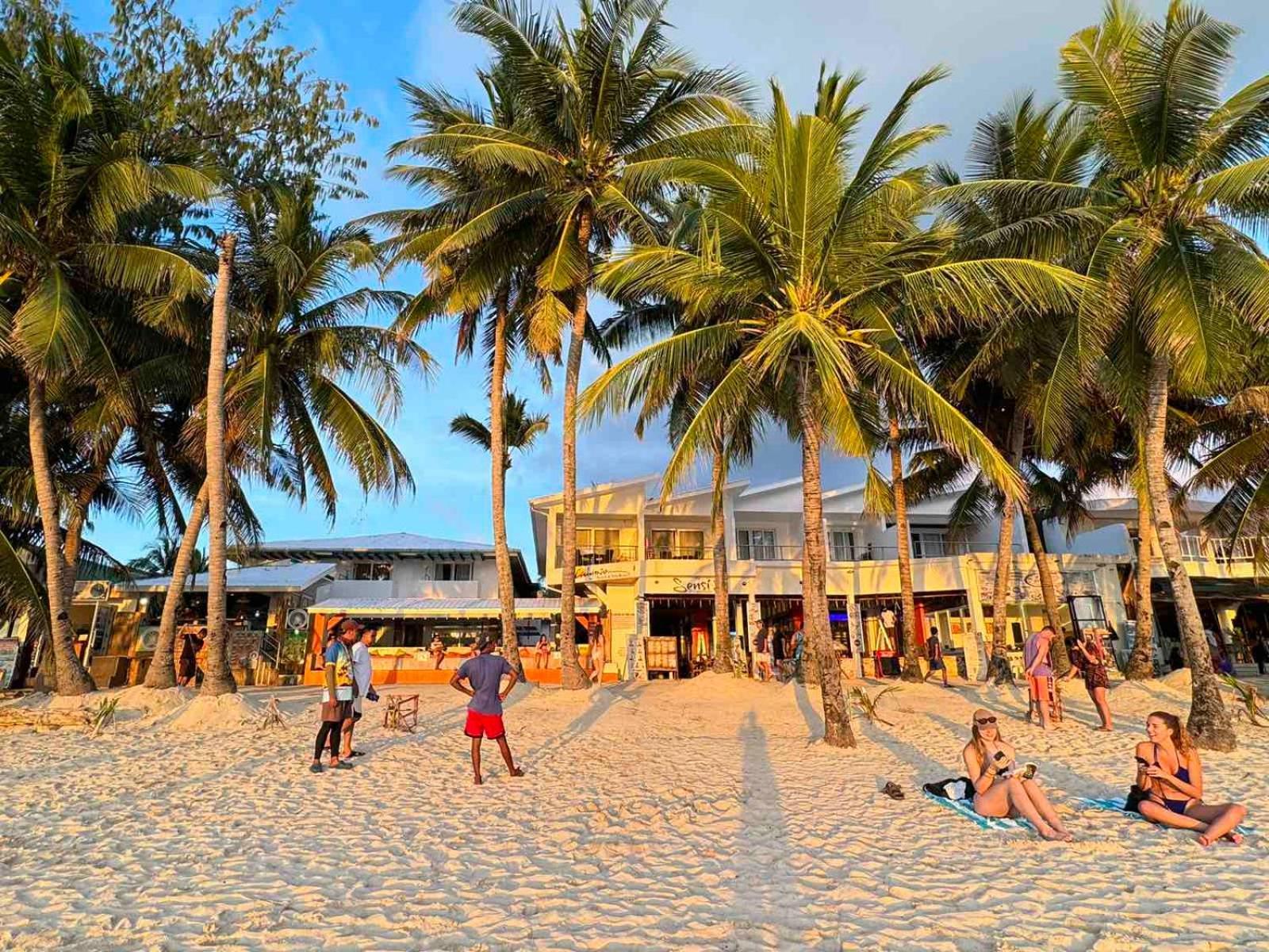 Calypso Beach And Dive Resort Manoc-Manoc Bagian luar foto