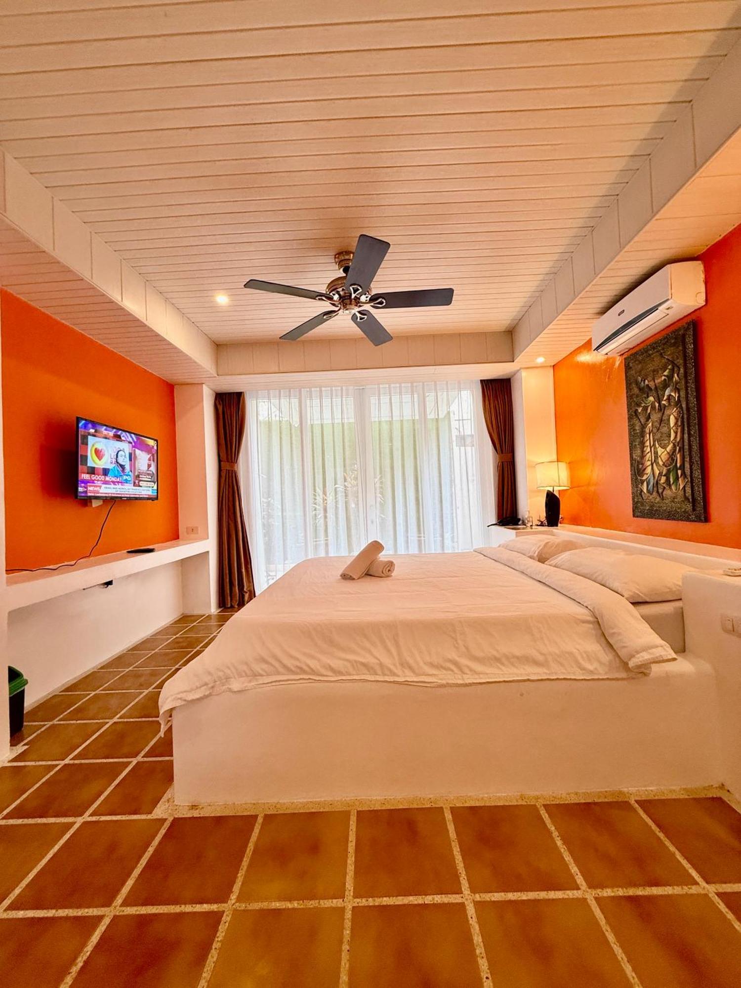 Calypso Beach And Dive Resort Manoc-Manoc Bagian luar foto
