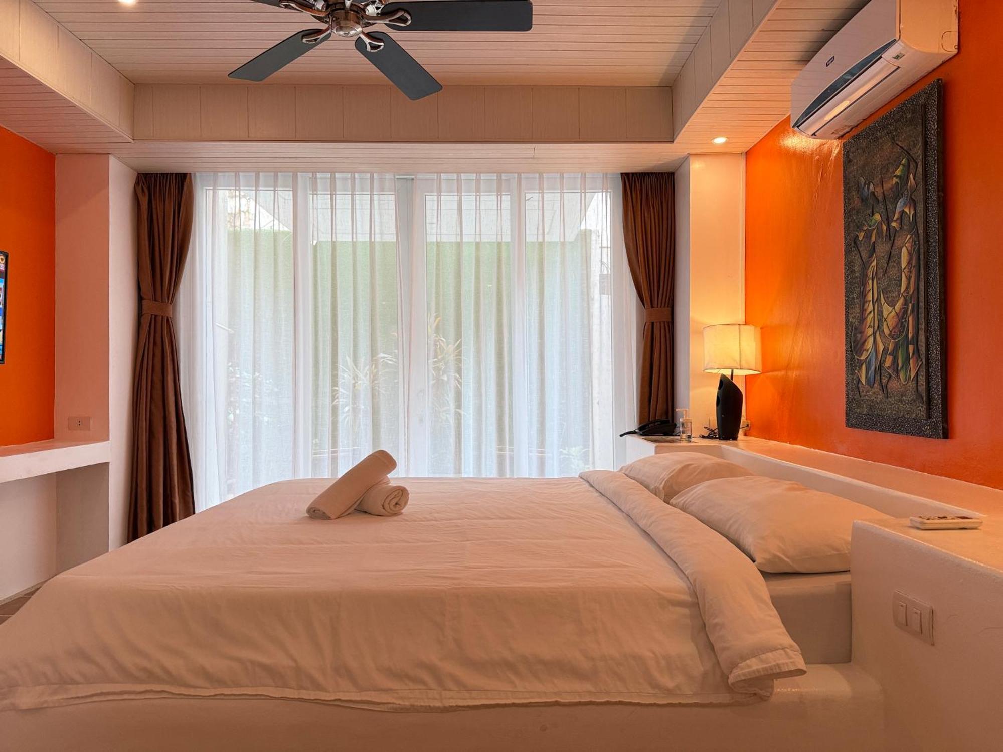 Calypso Beach And Dive Resort Manoc-Manoc Bagian luar foto
