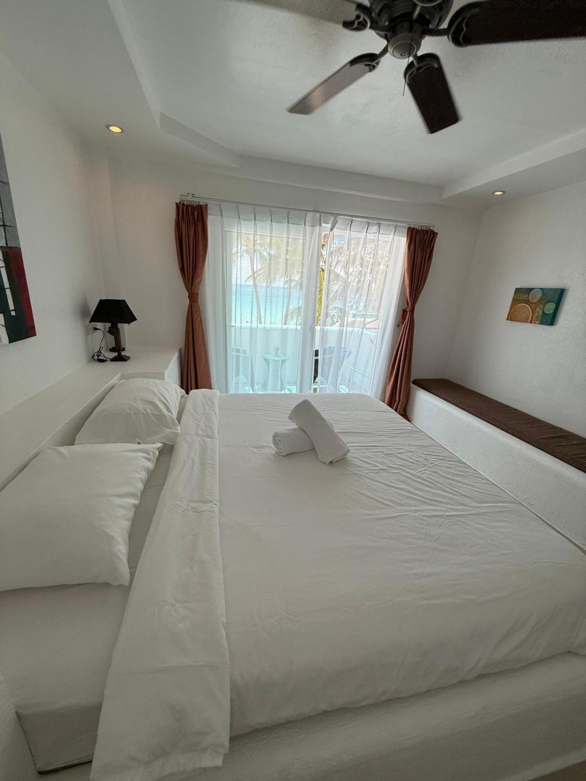 Calypso Beach And Dive Resort Manoc-Manoc Bagian luar foto