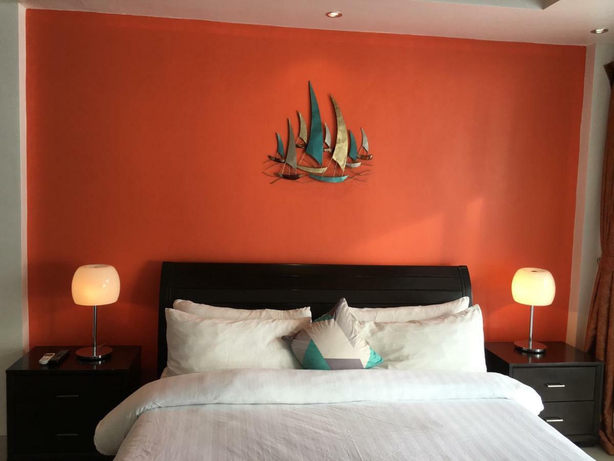 Calypso Beach And Dive Resort Manoc-Manoc Bagian luar foto